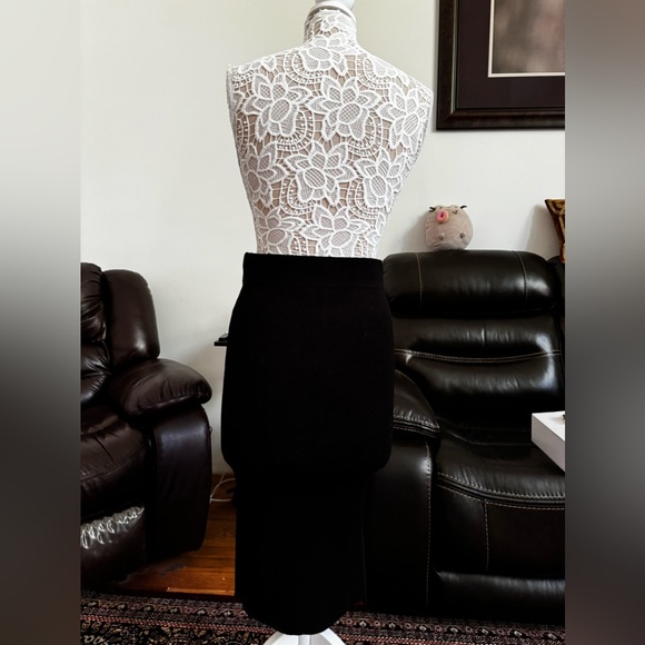 Ann Taylor wool bodycon skirt. Size S. Full length zipper.Like new - Picture 5 of 9